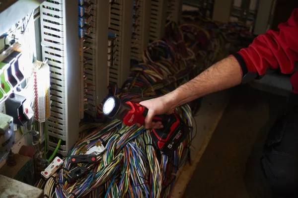 Ліхтар світлодіодний акумуляторний MILWAUKEE, M18 TLED-0 замовити