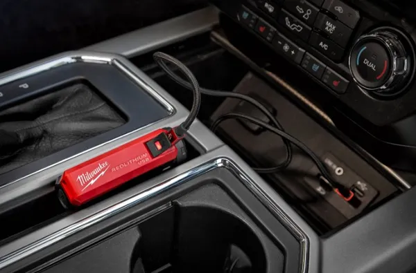 Акумулятор Li-Ion Повербанк 2,1А PPS-301 с зарядним пристроєм USB L4 MILWAUKEE 4932493335 замовити