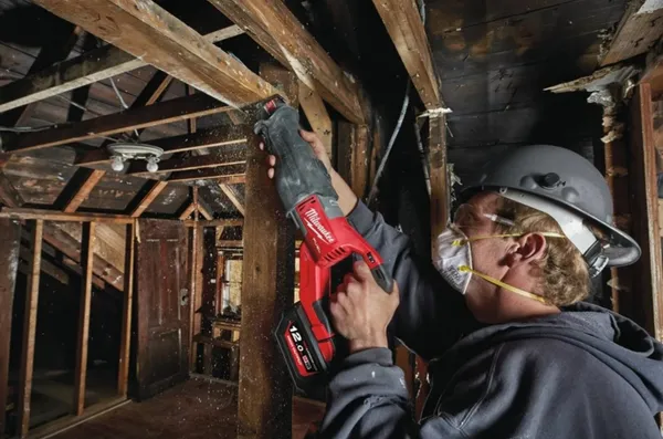 Пила шабельна акумуляторна MILWAUKEE, M18 FSX-0C (кейс) в наличии