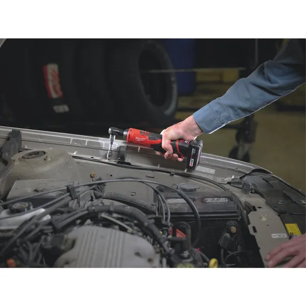 Гайкокрут кутовий акумуляторний 3/8" MILWAUKEE, M12 IR-201B, 47Нм, (+ заряд.пристрій, 1 акум.Х 2Аг, сумка для інструментів) купить онлайн