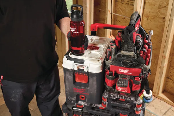 Пляшка для води PACKOUT MILWAUKEE, 1005 мл, червона купить в Украине