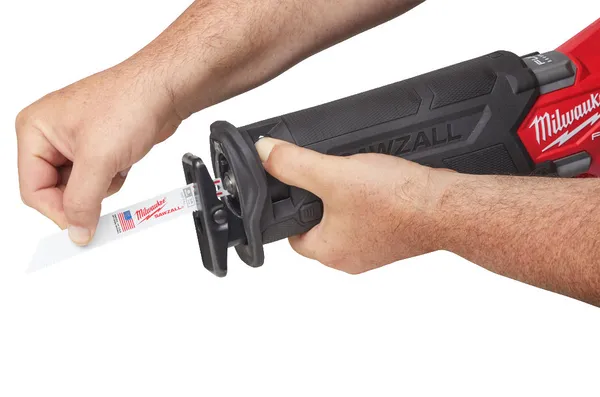 Пила шабельна акумуляторна безщіткова MILWAUKEE M18 FSZ-0 (каркас) + M18 B5 подарунок цена в Украине