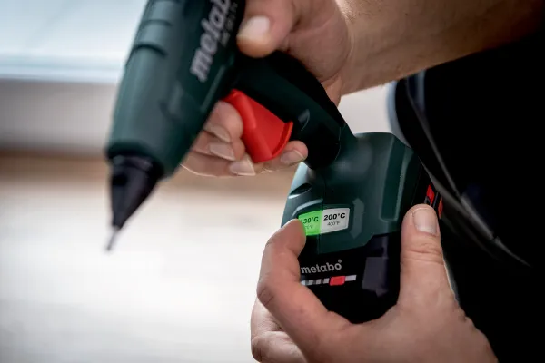 Пистолет клеевой Metabo HK 18 LTX 20, 18В, стержни 11мм, подача 20г/мин, 200/130 градусов, 0.4кг, без АКБ и ЗП купить онлайн