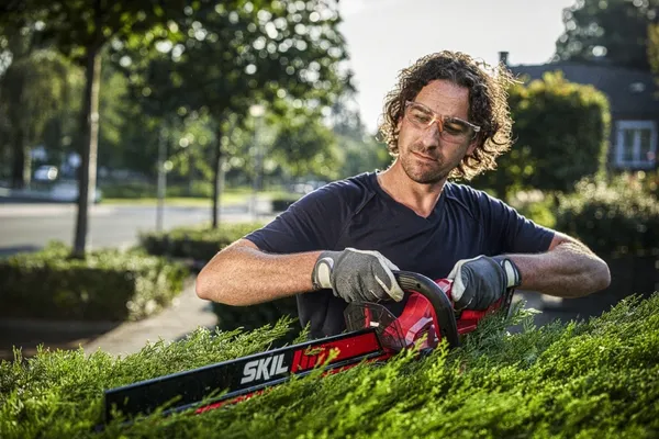 Кущоріз акумуляторний SKIL 0440 CA 20В акб 1х2.5А·год 55см крок різу 20мм 2.15кг купити онлайн