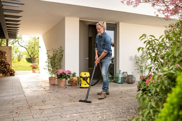 Купить Хозяйственный аккумуляторный пылесос Karcher WD 3-18 (без АКБ и ЗП) со скидкой