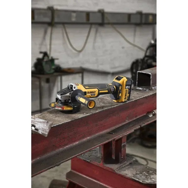 Шлифмашина угловая аккумуляторная DeWalt 18B XR Li-lon бесщеточная 125мм 3х5А·час 9000об·мин ЗП кейс 1.74кг цена в Украине