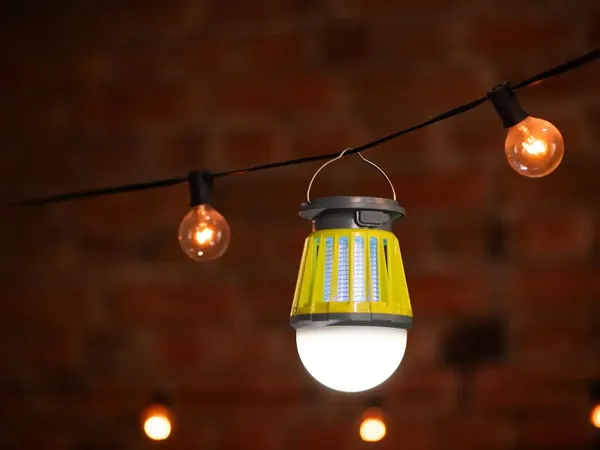 Светильник антимоскитный ARDESTO, 5 Вт, авт.работа 20 ч, 6000-6500К, солнечная батарея, аккум. 1200 мА•ч, USB-C > USB-A, серо-зелёный с доставкой