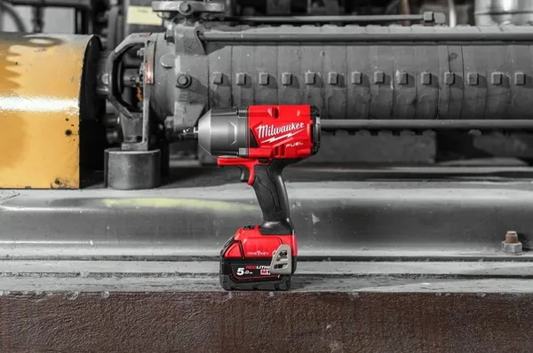 Гайковерт високомоментний MILWAUKEE 1/2" (1491 Нм) M18 FUEL ONEFHIWP12-0X ONE-KEY замовити