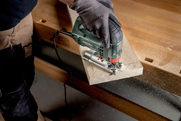 Лобзик Metabo STEB 100 QUICK, 710Вт, 1000-3100об/мин, ход 22мм, 2.1кг заказать