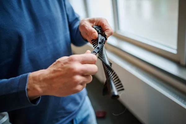 Замовити Підмітальний пристрій акумуляторний Einhell TE-FS 18 Li - Solo PXC 18В ширина 250мм бак 0.4л 2кг без АКБ та ЗП з доставкою