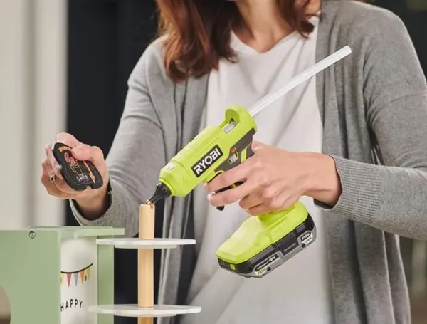 Пістолет клейовий акумуляторний RYOBI RGLU18-0 ONE+18В (каркас) купить в Украине