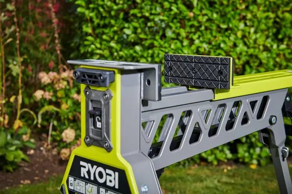 Заказать Верстак складной Ryobi RSTSJ150 с доставкой