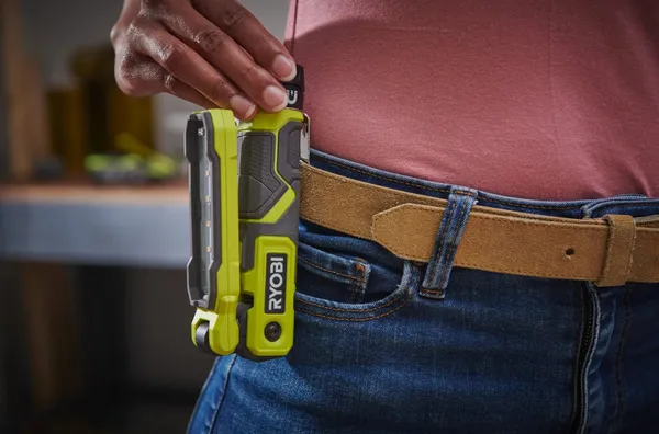 Ліхтар інспекційний акумуляторний Ryobi USB Lithium RLI4-120G, 4В, 2А·год, 650лм, 3 функції освітлення, магніт, затискач купити онлайн