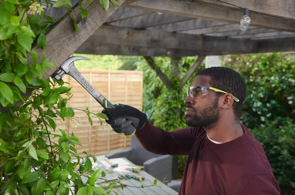 Замовити Молоток столярний Ryobi RHHSCC560 560г магнітний утримувач руків'я скловолокно з доставкою