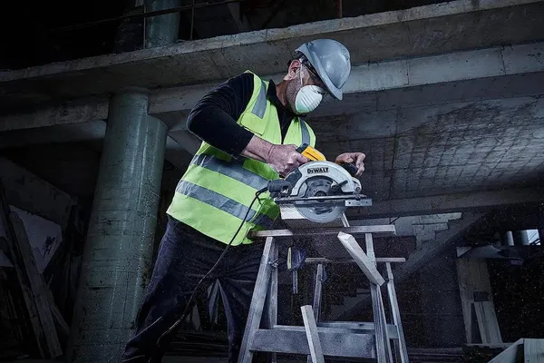 Купить Пила дисковая DeWalt 1500Вт 190мм 5500об·мин 4.0кг со скидкой