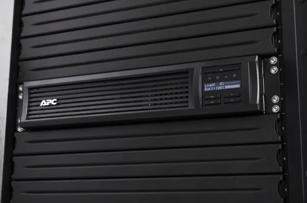 Купити Джерело безперебійного живлення APC Smart-UPS 1500VA/1000W, RM 2U, LCD, USB, SmartConnect, 4xC13