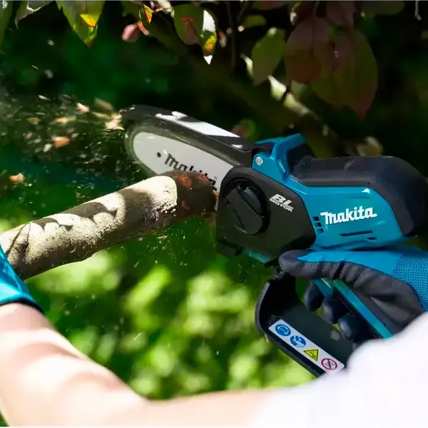 Пила цепная аккумуляторная Makita LXT DUC101SF 18В акб 1х3А·час ЗП DC18SD 10см 2кг