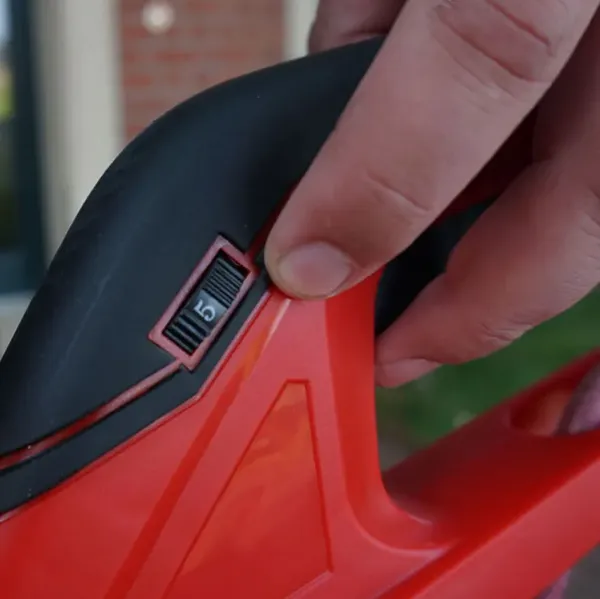 Купить Электрическая щетка для швов HECHT 445 со скидкой