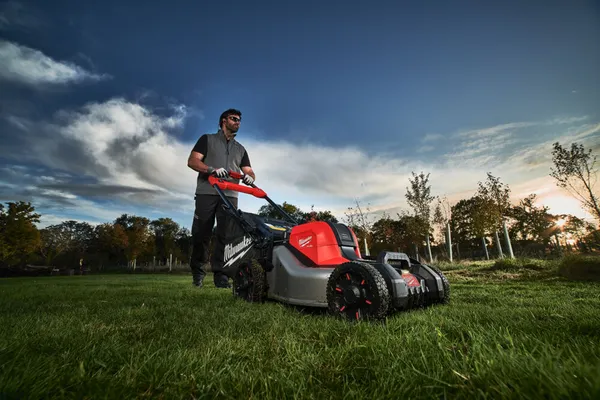 Газонокосарка акумуляторна безщіткова самохідна 46см M18 F2LM46-0 MILWAUKEE купить в Украине