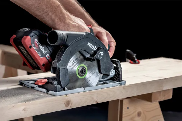 Купить Пила дисковая аккумуляторная Metabo KS 18 LTX 57, 18В, 165мм, глубина 0-57мм, рез 40м/сек, 340, 2.8кг, без АКБ и ЗУ