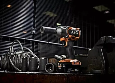 Гайковерт BSS18MTF12BL-402C-2 AEG,18В, 2х4Аг,0-2800об/хв,1/2",785Нм,2,6кг купити в Україні