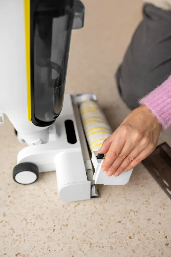 Пылесос Karcher беспроводный FCV 4, 180Вт, конт пыль -0.45л, вода -0.75л, автон. раб. до 45мин, вес-4.1кг, белый отзывы