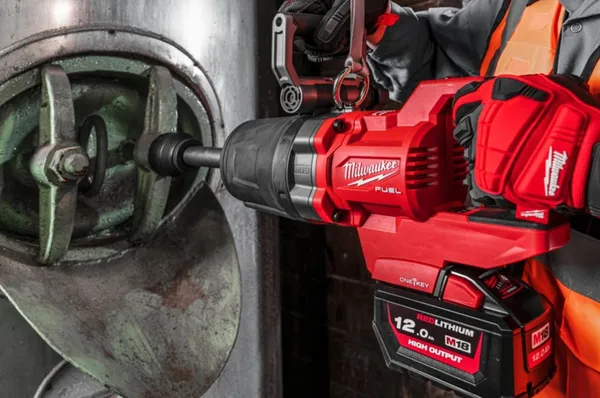 Гайкокрут акумуляторний 1 дюйма MILWAUKEE, M18 ONEFHIWF1D-0C, 2711Нм (HD кейс) в наявності