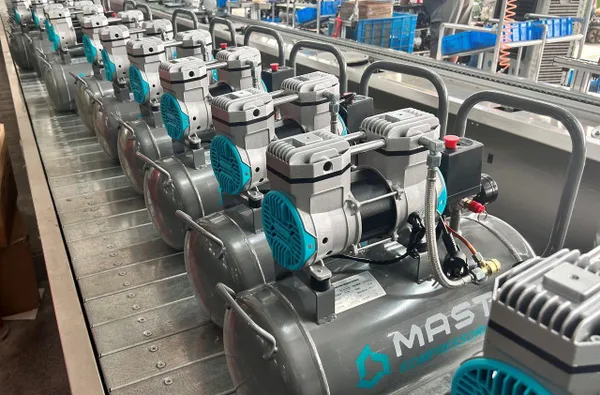 Купити Безмасляний поршневий компресор Mast MOF1390/1100-30L