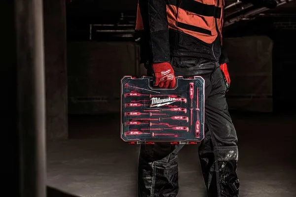 Отвертки Milwaukee набор 12шт, диэлектрические, SL,PH,PZ,TX, тестер, кейс купить в Украине