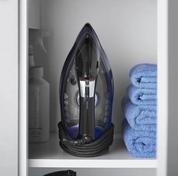 Заказать Утюг Russell Hobbs Easy Store Pro, 2400Вт, 320мл, паровой удар -200гр, постоянный пар - 50гр, смотка шнура, керам. подошва, черно-синий с доставкой