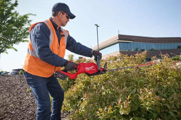 Кущоріз акумуляторний безщітковий MILWAUKEE M18 FHET60G2-0, 60см замовити