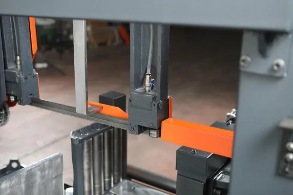 Купити Автоматична двоколонна стрічкова пилка DISPA MAKINA D-O 280