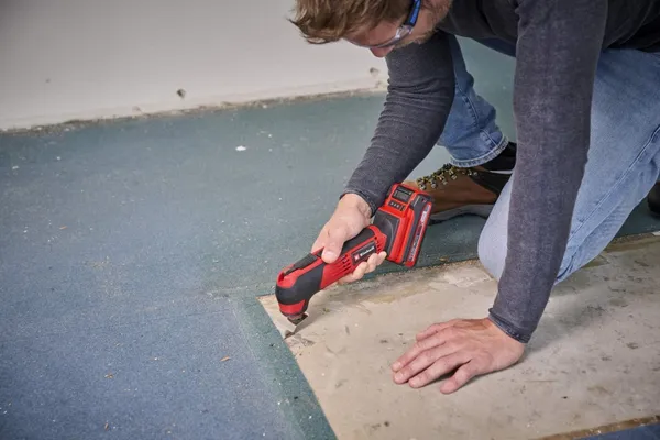 Многофункциональный инструмент аккумуляторный Einhell TE-MG 18/1 Li - Solo, PXC, 18В, набор насадок, 0.83 кг (без АКБ и ЗУ) с доставкой