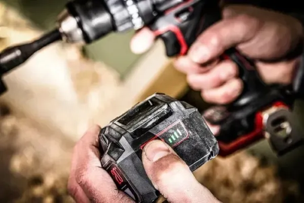 Шурупокрут-дриль ударний акумуляторний SKIL 3085 CA XP безщітковий 20В 1х5А·год 130Нм 600·2100об·хв 1.65кг з доставкою