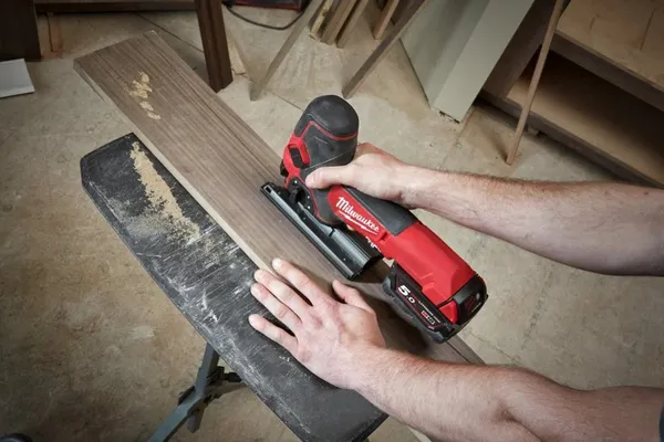 Пила лобзикова акумуляторна безщіткова MILWAUKEE M18 FBJS-0X (каркас+HD кейс) купить онлайн