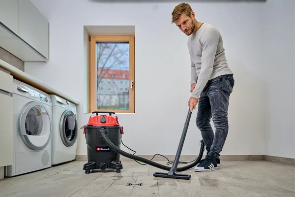 Пылесос профессиональный Einhell TC-VC 1930 А, 1500 Вт, пластик 30 л, 190 мбар, шланг 2.5 м, кабель 3 м, розетка 2 кВт, 4.7 кг в наличии