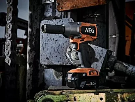 Гайковерт BSS18MTF12BL-402C-2 AEG,18В, 2х4Аг,0-2800об/хв,1/2",785Нм,2,6кг замовити