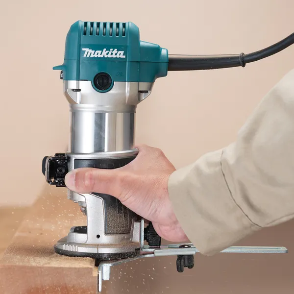 Купить Фрезер Makita RT0702CX2, 710ВТ, цанга 6/8мм, 10000-34000об/мин, 1.8кг