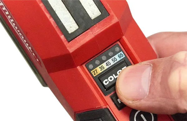 Замовити Акумуляторний ліхтар для підбору кольору MILWAUKEE M12 CML-401 з доставкою