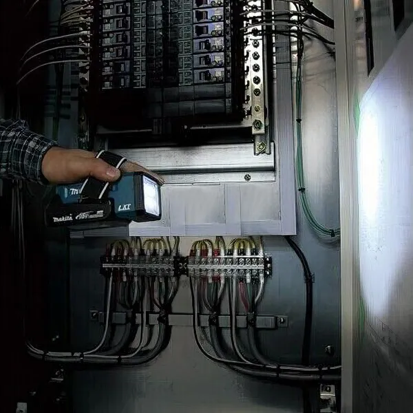 Акумуляторний ліхтар Makita DEBDML186 (без АКБ та ЗП) замовити