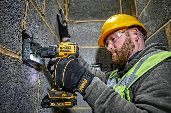 Купить Дрель-шуруповерт DeWalt бесщеточная XR Li-Ion 18В акб 2х2А·час 65Нм 450-1650об·мин патрон 13мм ЗП кейс дополнительная рукоятка 1.1кг