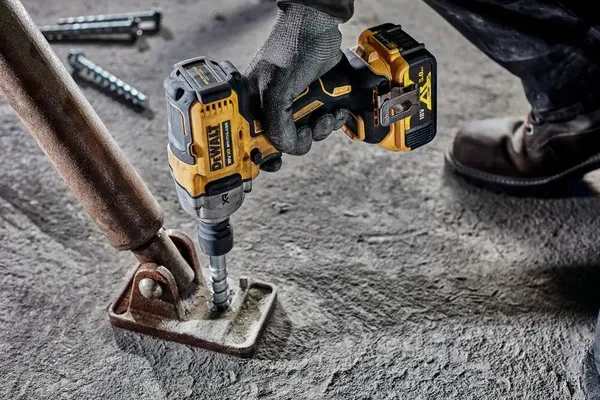 Купити Гайковерт ударний DeWalt XR Li-Ion 18В 1084Нм 2000об/хв 3250уд/хв 1/2" 1.67кг без АКБ та ЗП зі знижкою