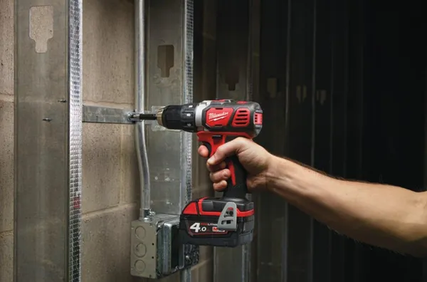 Дриль-шурупокрут акумуляторний MILWAUKEE, M18 BDD-0 купити в Україні