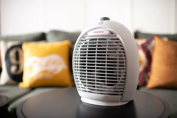 Купить Тепловентилятор ARDESTO, 20м2, 2000Вт, мех. упр-ние, спиральный нагрев. элемент, бежевый со скидкой