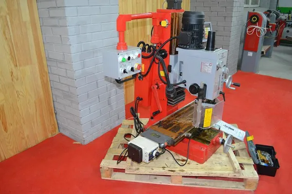 Фрезерный станок Holzmann BF50DIG_400V цена в Украине