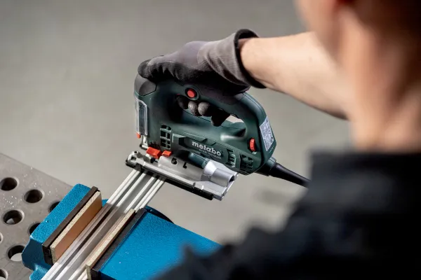 Лобзик Metabo STEB 100 QUICK, 710Вт, 1000-3100об/мин, ход 22мм, 2.1кг купить в Украине