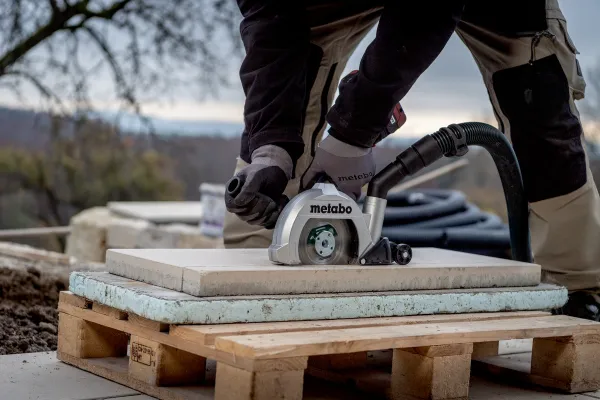 Купить Шлифмашина угловая аккумуляторная Metabo WVB 18 LTX BL 15-125 QUICK, 125мм, 18В, 2500-10000об/мин, М14, 2кг, без АКБ и ЗУ