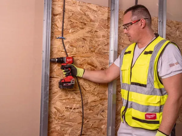 Заказать Шуруповерт-дрель аккумуляторная Milwaukee BLDDRC-502С 18В 2х5А·час 60.5Нм 0·1700об·мин ЗП M12-18C кейс 1.5кг с доставкой