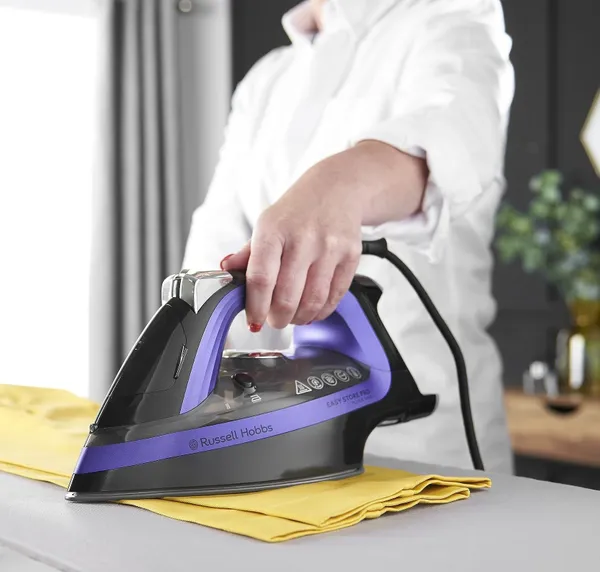 Купить Утюг Russell Hobbs Easy Store Pro, 2400Вт, 320мл, паровой удар -200гр, постоянный пар - 50гр, смотка шнура, керам. подошва, черно-синий со скидкой