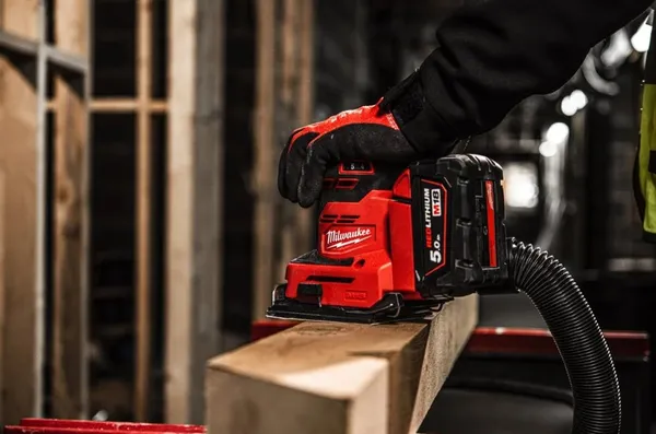 Купить Машина шліфувальна вібраційна акумуляторна MILWAUKEE, M18 BQSS-0, 113х104мм со скидкой